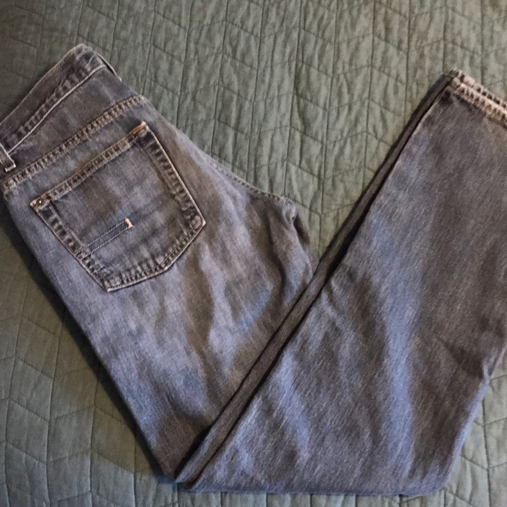 Men’s medium wash jeans